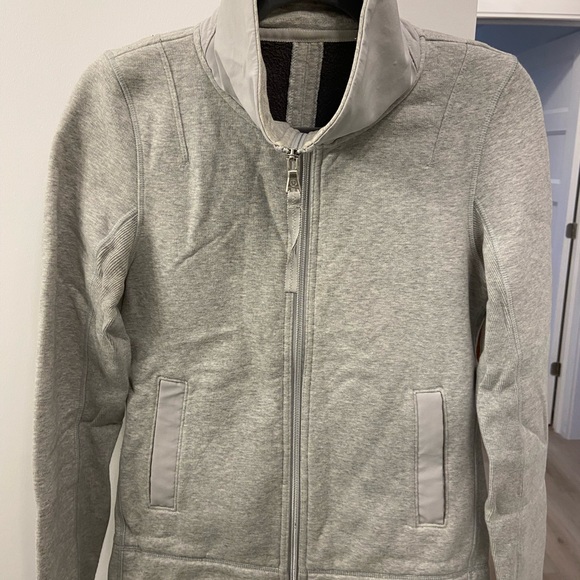 Lululemon Light Grey Vest with Zip Back - Picture 5 of 7